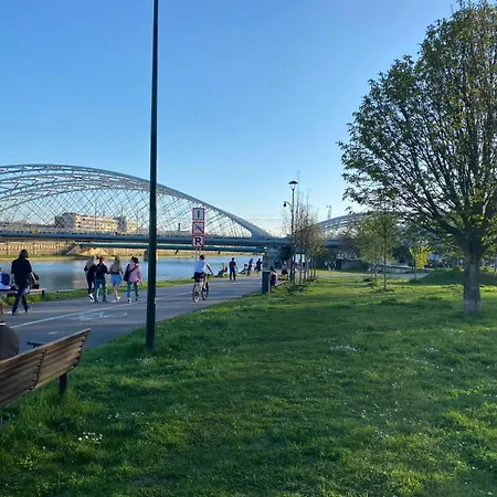 Center - Chill Spot By The River شقة كراكوفيا